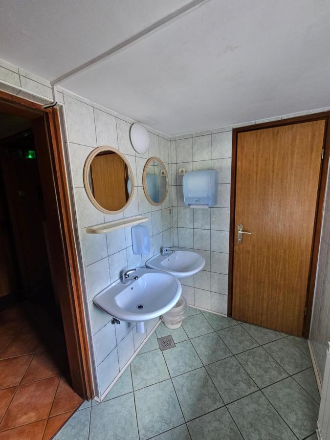 Ruska Koca Hotel Hočko Pohorje Exterior foto